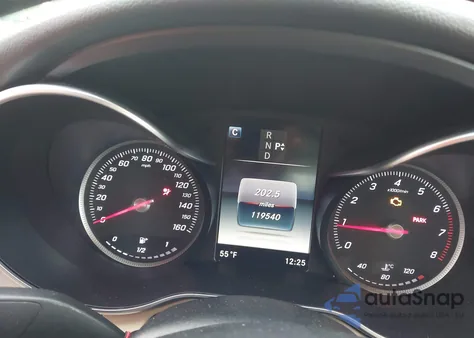 2016 Mercedes-Benz C 300 4Matic/Luxury 4Matic/Sport 4Matic z USA, uszkodzony, nr VIN WDDWF4KBXGR132354